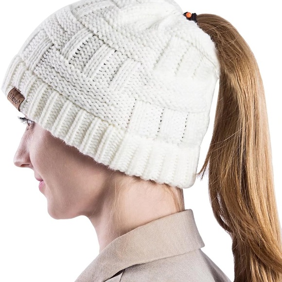 Women’s beanie with hole for pony tail - Picture 3 of 8